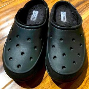 Beautiful black like new, croc’s. Size9